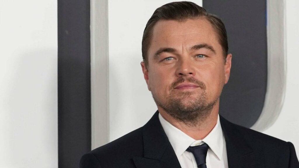 Leonardo DiCaprio sul set del film di Paul Thomas Anderson sembra Drugo Lebowski | Movieplayer.it