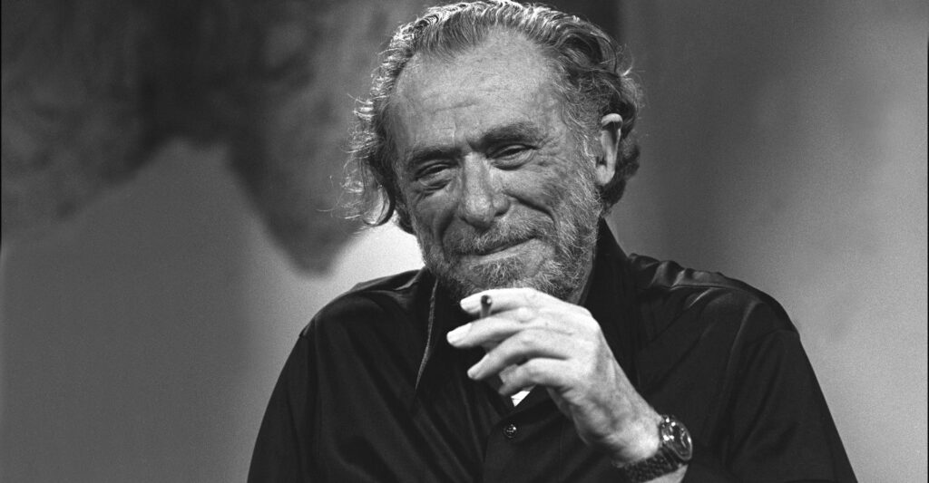 La vita, i libri e le grandi bevute del “maledetto” Charles Bukowski | Illibraio.it