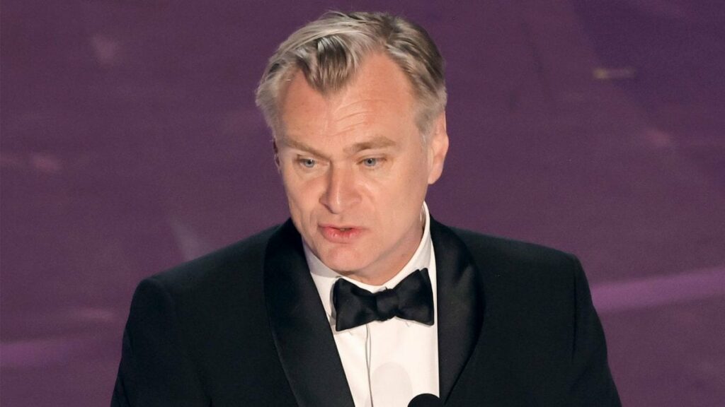 Oscar 2024: Oppenheimer, Christopher Nolan ringrazia la moglie “che produce i nostri film e i nostri figli” | Movieplayer.it